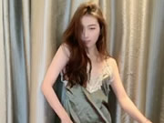 微乳正妹扭腰擺臀脫衣舞