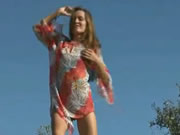 東歐黑髮洋妞野外性感脫衣舞秀寫真